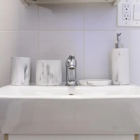 83-3w Ues Park Newly Furnished Xl Apartment
