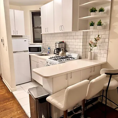 Cozy Cute In Midtown East Manhattan Elevator Laundry Steps To Subway Apartment New York