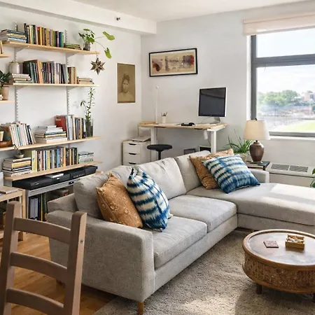 Bright & Stylish Bronx Retreat Near Manhattan Apartment New York