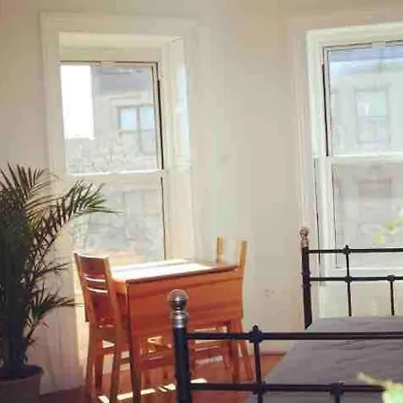 Brooklyn Sun Kissed Apartment *