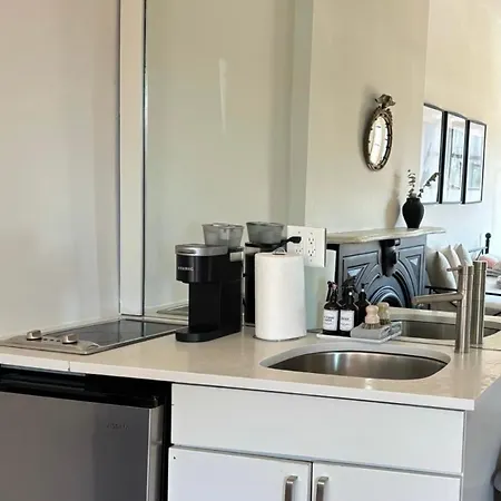 Brooklyn Sun Kissed Apartment *