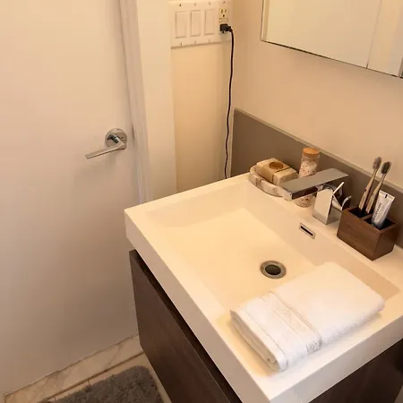 Trendy Williamsburg Oasis - Ac, Fast Wi-fi & Dishwasher * New York