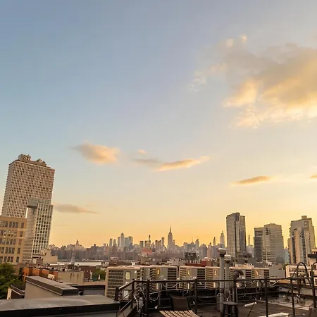 Trendy Williamsburg Oasis - Ac, Fast Wi-fi & Dishwasher Apartment