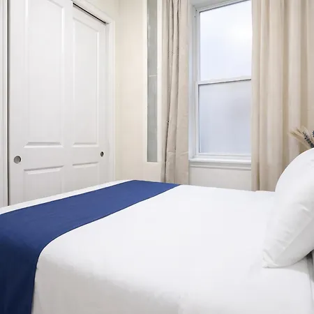 2 Bedroom Quite Nest Apartment New York