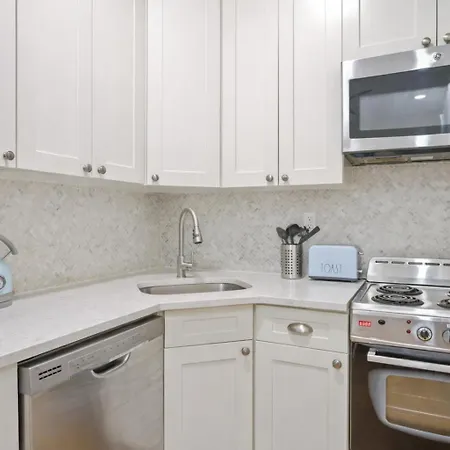 2 Bedroom Quite Nest New York