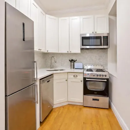 2 Bedroom Quite Nest Apartment New York
