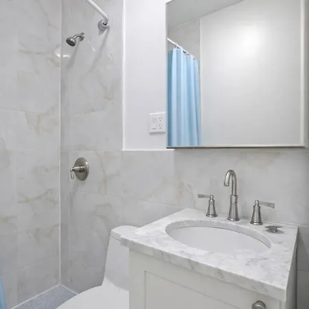 2 Bedroom Quite Nest New York
