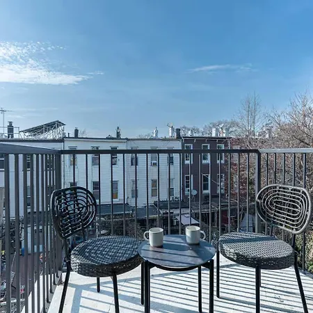 Apartment Cozy With Balcony&washer Close To Train New York