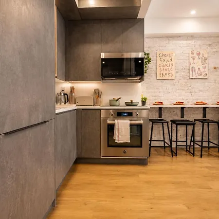 Cozy With Balcony&washer Close To Train Apartment *