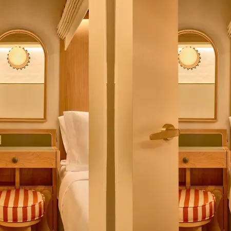 Now Now Noho (adults Only) Hostel
