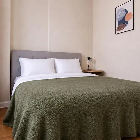 Apartment 4 Bedroom Paradise Next To Park *