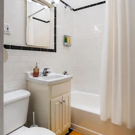 3 Bedroom Cozy In Manhattan Valley Apartment *