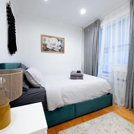 Apartment 2br Near Mount Sinai & Metropolitan Hospitals *