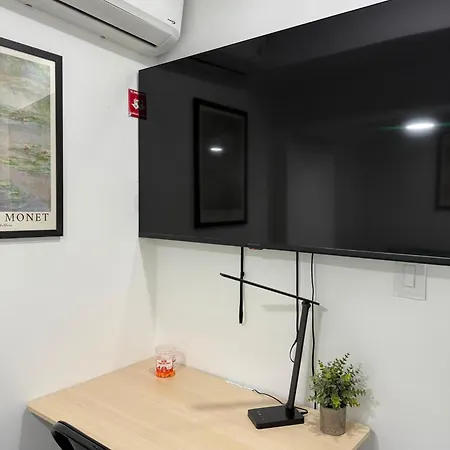 The Broadway Escape - Private In Times Square Guest house New York