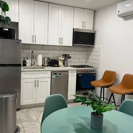 The Broadway Escape - Private In Times Square *