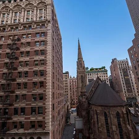 Apartment Flatiron Bright 1br With Living Room, Floor Location In Fancy Manhattan New York