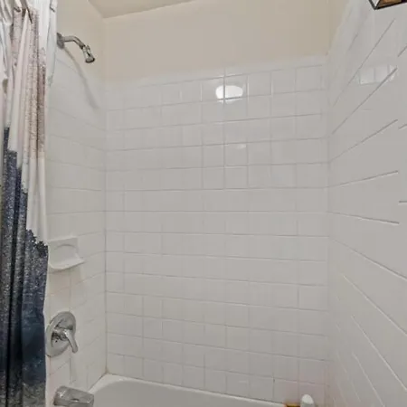 Chic Times Square 1br Entire - Private Kitchen & Bath - Hosts 4
