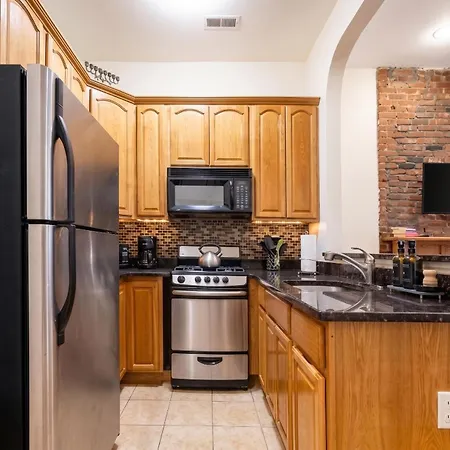 Spacious 1-bedroom Retreat In Harlem Apartment