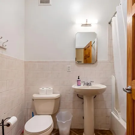 Spacious 1-bedroom Retreat In Harlem Apartment *