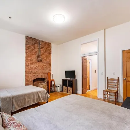 Spacious 1-bedroom Retreat In Harlem Apartment New York