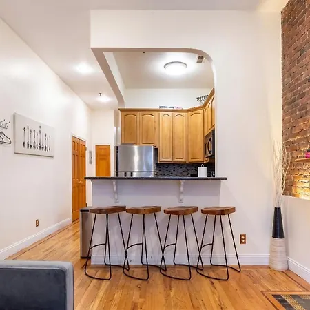 Spacious 1-bedroom Retreat In Harlem Apartment *