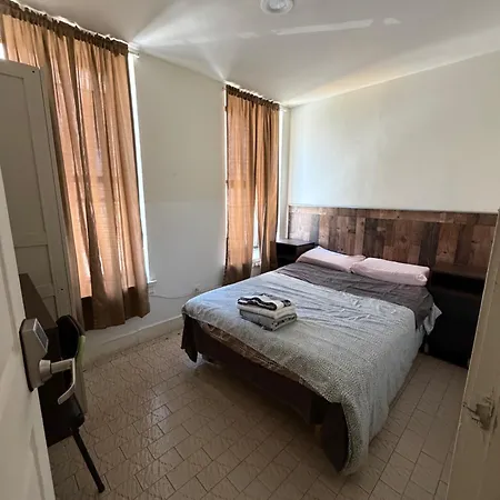 Hudson Yard Homestay *
