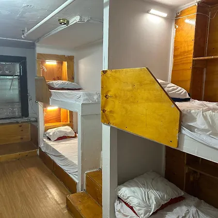 Hostel The Brooklyn Riviera *
