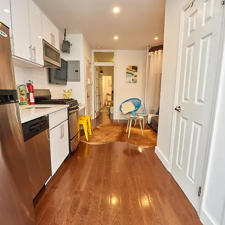 2 Bd Stylish Getaway In Lower Manhattan Apartment