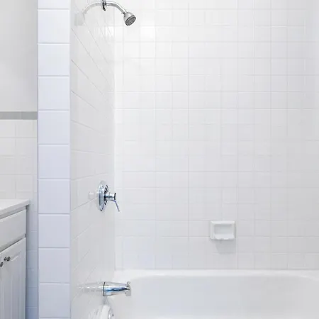 2 Bedroom Stylish Unit Apartment *