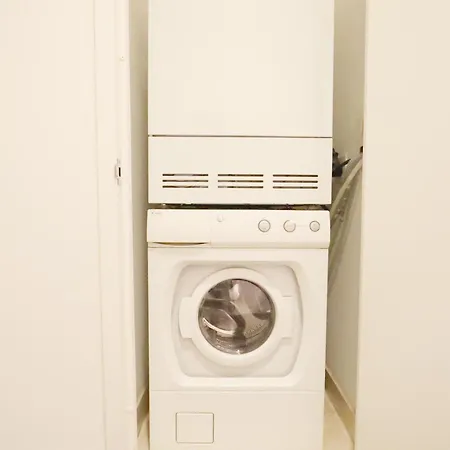 Apartment 3bd, 2 Bath, Massive Luxury In Fidi