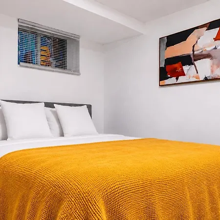 2 Bedroom Manhattan Beachfront * New York
