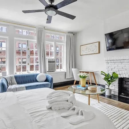 Apartment The West Village Penthouse Huge Windows Desk Skylights Cobblestone Street