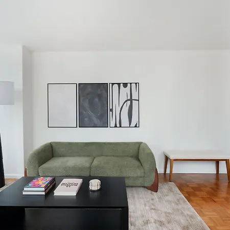 Apartment 43-20a Newly Furnished 1br- Full Service Doorman Laundry Gym Business Center *