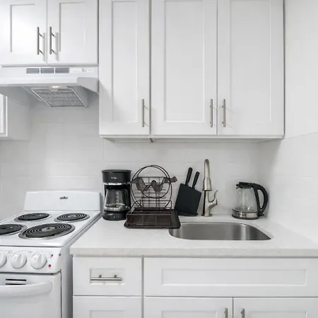 1 Bd Unit In Location Apartment *