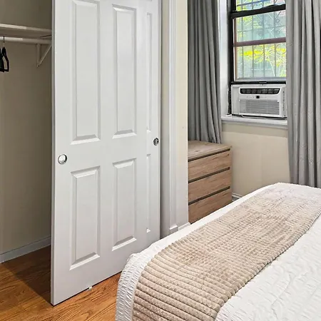 The East Side I - Vibe 8829 Apartment *