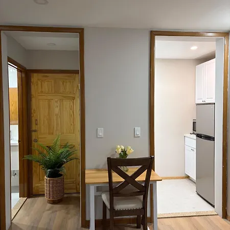 Guest house Private & Bath In Bronx *