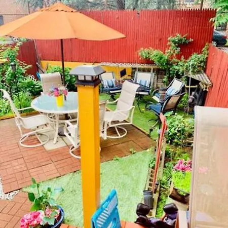 Lga 5 Mins, 3 Bedrooms Duplex Private House With Backyard ! New York