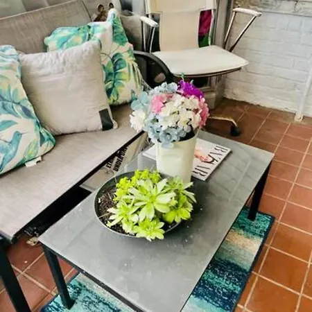 Lga 5 Mins, 3 Bedrooms Duplex Private House With Backyard ! * New York