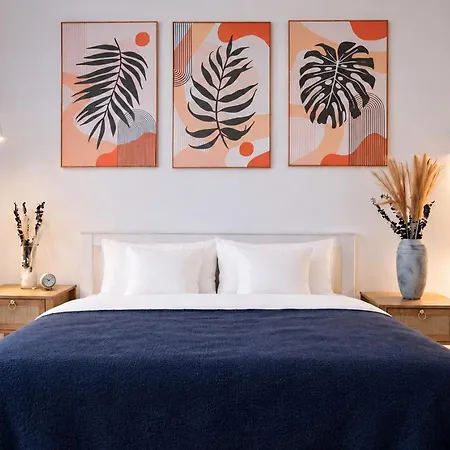 2 Bedroom Unit In Manhattan Apartment *