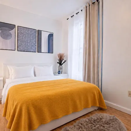 2 Bedroom Unit In Manhattan * New York