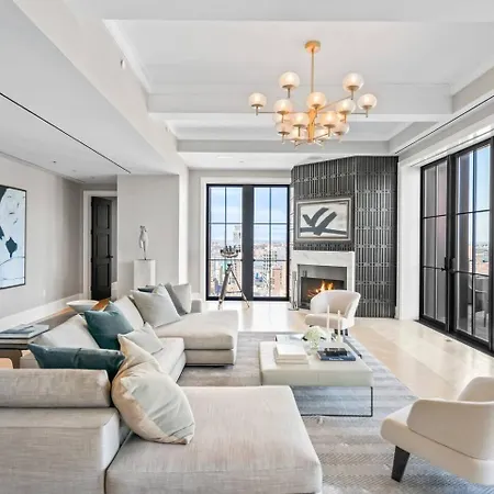 Penthouse Modern Spacious Bedrooms *