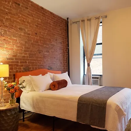 Stunning One Bedroom In Manhattan - 2nd Floor Apartment New York