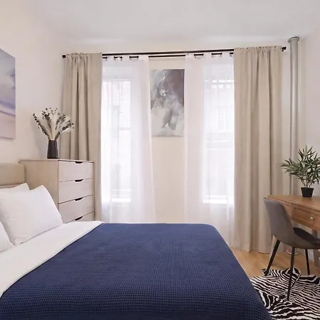 3 Bedroom Next To Park Apartment