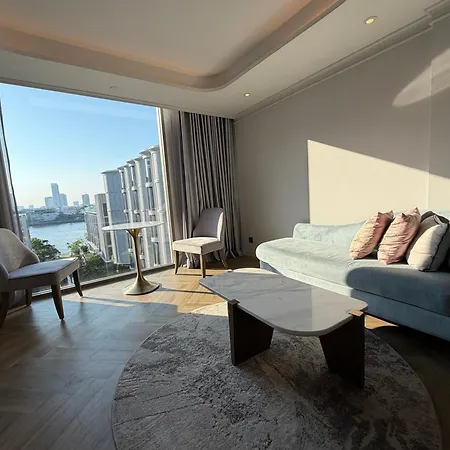 Manhattan Lincoln Center Apartment New York