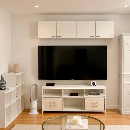 Apartment Bright In Lic With Views, Fully Equipped! New York