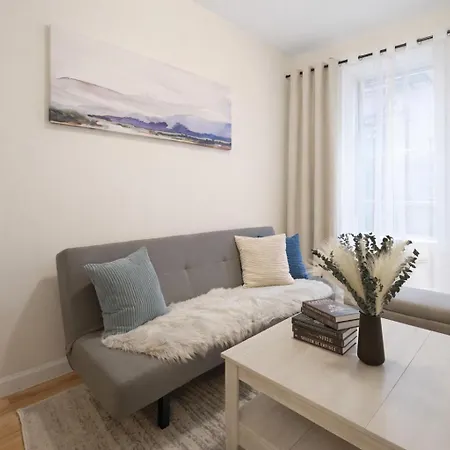 3 Bedroom Next To Park Apartment New York
