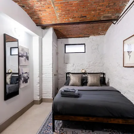 Apartment Park - 4 Bedroom With Self Check-in *