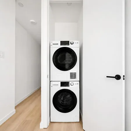 Apartment Lawrence Tower Gym Roof Lounge Washerdryer New York