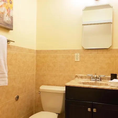 Stunning One Bedroom In Manhattan - 2nd Floor Apartment