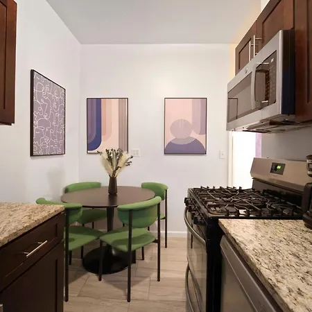 3 Bedroom Next To Park New York